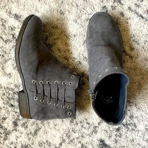 Justice Womens Size 7 Bootie Featuring Grommets and  Laced up Side